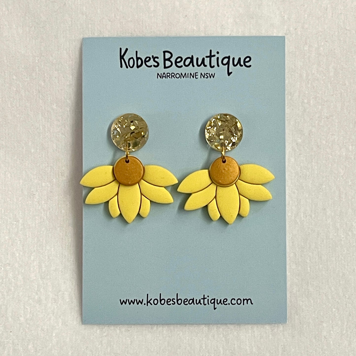 Lola Dangles
